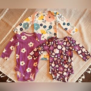 3 piece set. Carters long sleeve rompers💜